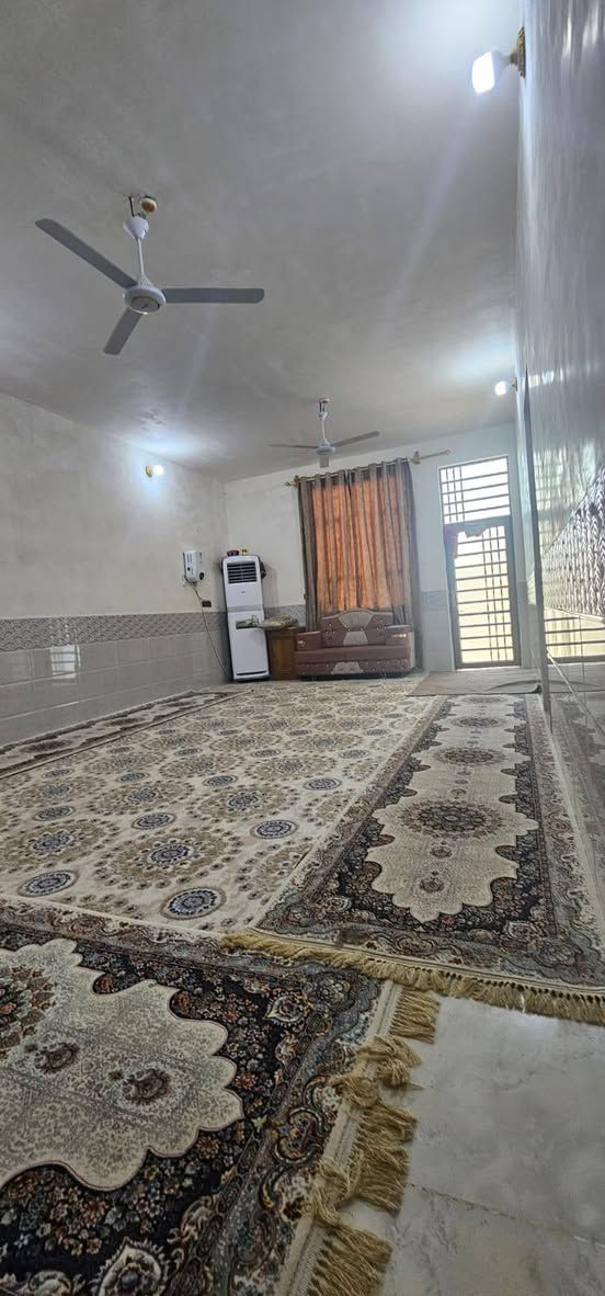 السلام عليكم يعلن مكتب بركات الصدرين للعقار والمقاولات العامه
بيت للبيع زراعي المساحه 500متر
يتكون اربع غرف نوم 5x6/وصاله5x9
ومطبخ4x6/وحمامات داخليه عدد2
وستقبال10x5وحمامات خارجيه عدد2
بناء طابوك نهروان المثقب صب كونكريت مركزي مختبر درجه اولئ الاساس والسقف سيراميك اسباني الارضيه بورسلين هندي شغله كله ماده كلو درجه اولئ بيبان وشبابيك ثقيل جنل كهرباء ثري فيز مولد ذهبي ماء للصطح بدون ماطور  بيت مرتب وحلو مال جناي السعر 95وبيه مجال
المكان النجف الاشرف شارع كربلاء نجف صوب يا علي مقابيل عامود 149قرب مجمع المعصومين عليهم السلام يبعد عن الشارع العام 500متر فقط 
عنوان مكتب بركات الصدرين للعقار والمقاولات العامه   طريق كربلاء نجف عمود 134 الاتصال على الرقم او مراسله الصفحه *********** ***********
