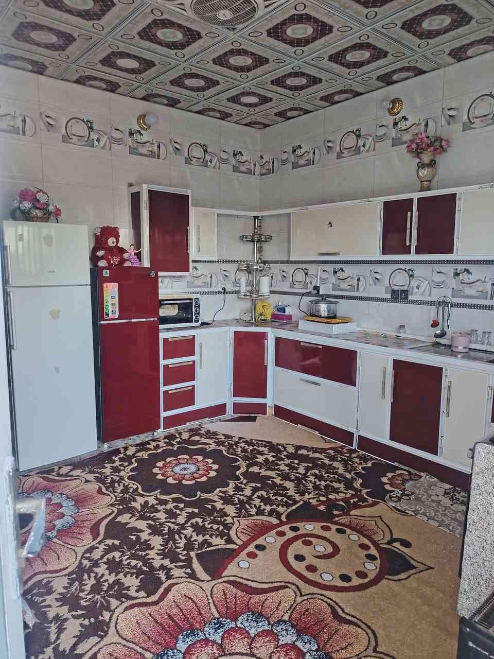 بيت مساحه 240 متر ثلاث طوابق الطابق الأول غرفه وهول واستقبال ومطبخ الطابق الثاني 3 غرف الطابق الثالث بيتونه كما مبين بلفيديو بناء طابوك  جمهوري سنتر التبليط طابو زراعي سند 25 باسم صاحب البيت تحويل مباشر بسند حله سيف سعد الورديه  منطقت المستوصف  منطقت فلاح المشعل قبل محطة المقادير أو المستوصف الصحي الكبير قرب مدرست السواعد الابتدائيه السعر 93 اتصال ***********
