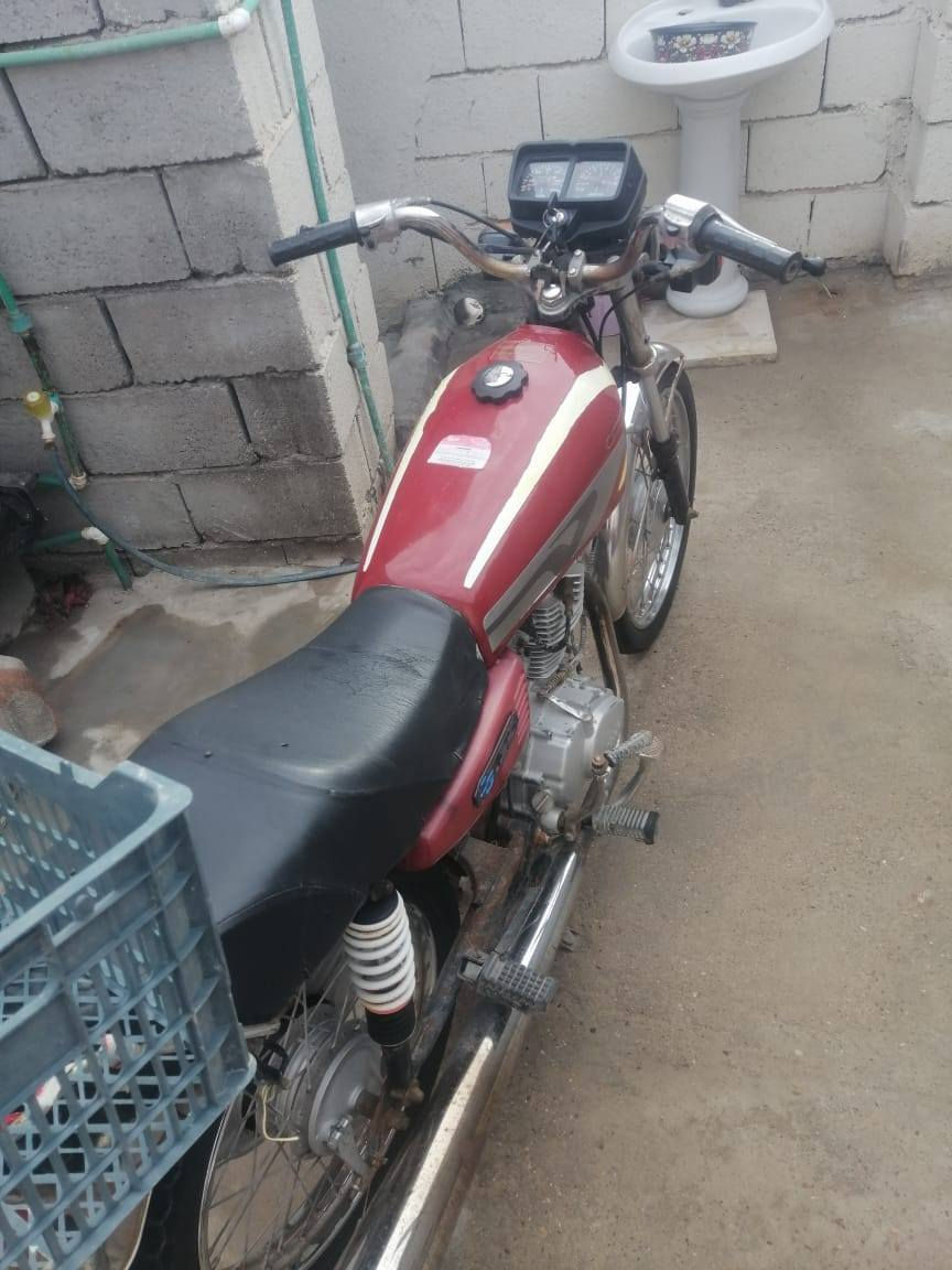 سلام عليكم دراجه ايراني نامه للبيع ع البلاد كله ابلاديه وحلوه ونضيفه موديل 18مكفوله كفاله عامه اوراق كامله ولبوريه ضعيفه مكينه سبانه ماحاط عليه ودراجه مال جناي نضيفه حلوه كلشي شغال بيها لايت كدام صطاب شغال عينه شغاله 
عنوان خور زبير رقم الهاتف ***********بي واتساب
