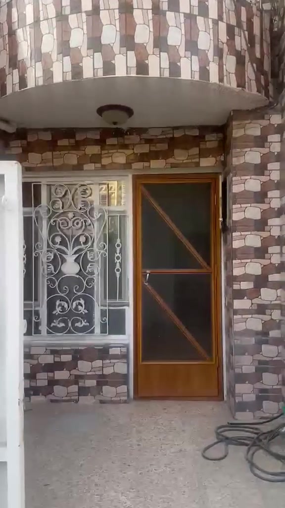 بيت في منطقة المنصور دور السود مساحة ٤٣ م طابقين بناء نظيف سعره ٢٥٠ مليون وبي مجال
للأستفسار/***********
