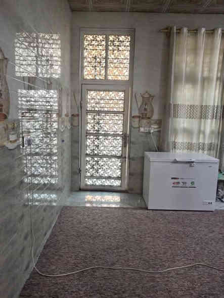 السلام عليكم..
دار للبيع .مكان مميز جدا 

النوع // طابو زراعي سند 25 

المساحة // 285م

الواجهه //13/5م

البناء // طابوق جمهوري 

السقف صب كونكريت بإشراف وتنفيذ مهندس مدني 

التفاصيل : طابقين

الطابق الاول يتكون من

غرفة عدد 2  6*4الثانيه 6*8

استقبال 9*4

صالة 10*4

مطبخ 6*4

صحيات داخلية .

صحيات خارجية .

ممر ات خلفي طارمه

الطابق الثاني 

غرفة نوم عدد 2

6*4+8*4

السطح اشتايكر كامل

السعر /١٤٠ وبيه مجال

الموقع ** بابل المدحتيه 

مقابيل وعد الكصاب عبر القنطره شارع صب مجاري خارجيه

بناء حديث درجه اولى 

عرض الشارع 6م الامامي

للاستفسار ***********
