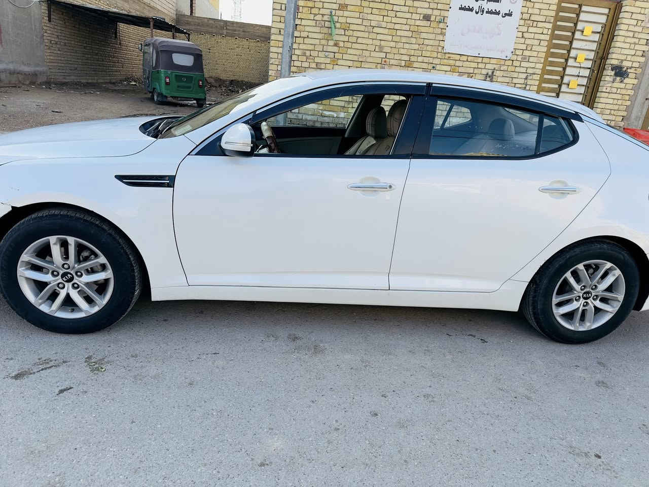 السلام عليكم

اوبتيما2011  خليجي 

سيارة نضيفة وجديدة جداً 

السعر 120 وبيها مجال 

لايت زنون 

مري شفط

تحكم ستيرن 

شفتات ستيرن 

تخم تاير جديد   

رقم إنكليزي بغداد

بأسمي هزة وسنويه جديدة 

تحويل ثاني يوم 

السيارة بيها قطعتين مثل ما موضح بالسونار

مكاني واسط / النعمانية 

للأستفسار 

الأتصال ***********
