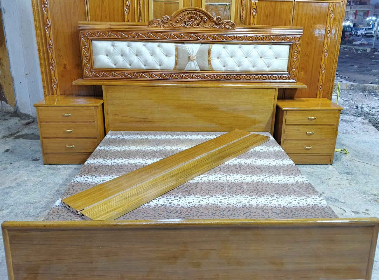 غرفة نوم مستخدمه اخت جديد ه تفصال  بعدها بجيس داخل وخارج صاج العنوان بغداد موبايل ***********لدينا خدمة توصيل بكروه
