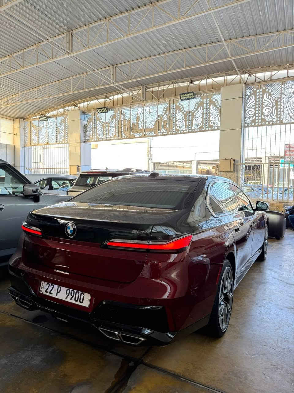 سلام عليكم سياره BMW760 وارد امريكي كلين تايتل السياره نضيفه بمعنى الكلمه عليه رقم مميز السياره بأسم الوالد ثاني يوم تحويل فول موصفات المعروف عل 760i مفلغه بلكامل ppf ماشيه 70.000km السعر 93.000$ بيه مجال بسيط مكان السياره 
المنصور 

+964 780 819 5122
