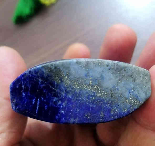 خاتم عقيق يماني قديم مع 
 حجر لازورد كرستال حر حجم كبير
 يتوفر توصيل لكل محافضات العراق
 (***********) وتساب
