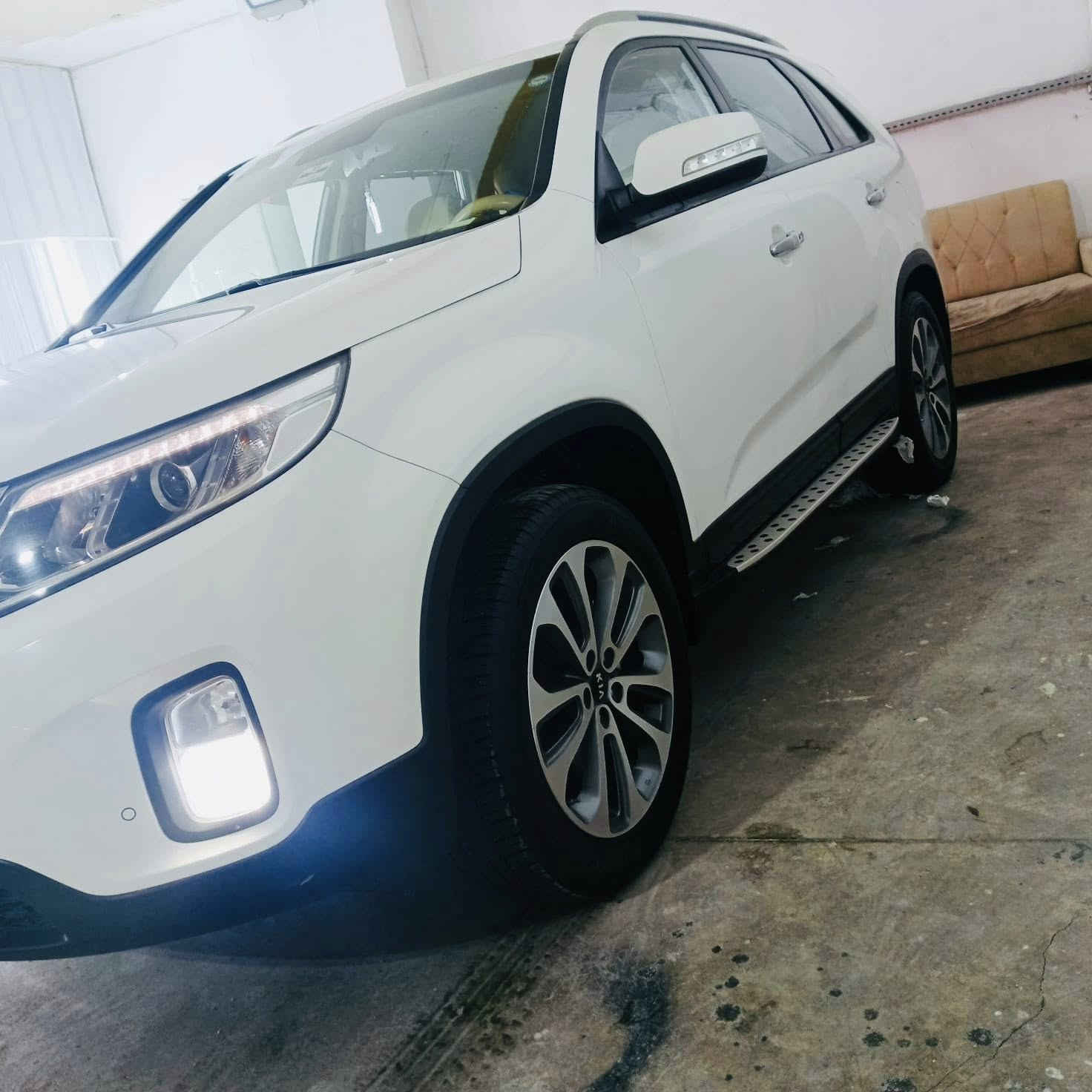 سلام عليكم كيا سورنتو للبيع خليجى موديل 2014 سياره مال بيت احله من صور محرك 2400 (4) سلندر ما مفتوح بشرط فحص كير ما مفتوح بشرط فحس سياره خير من الله مكفول كفاله عامه من كلشى لا صبخ لا بارد لا مفتوح كفاله عامه أربع اطاراط جديده رقم السياره سليمانيه دولى جديده سنويه لحد 29 هزه جديده مواصفات سياره فول بصمه كشه كهرباء إشاره بل مرى مرى شفط تحكمات بلوتوث AUX كأمره دواره كامره بلادى بل دشبول دشبول ليزرى دوسه سورنتو حساس امامى خلفى لد امامى خلفى يدات نيكل ٧ راكب تبريد ٣ قطع سياره فول فول ماعده بنورامه سعرها 180 بيهه مجال مكانى قضاء كلار اتصال ***********
