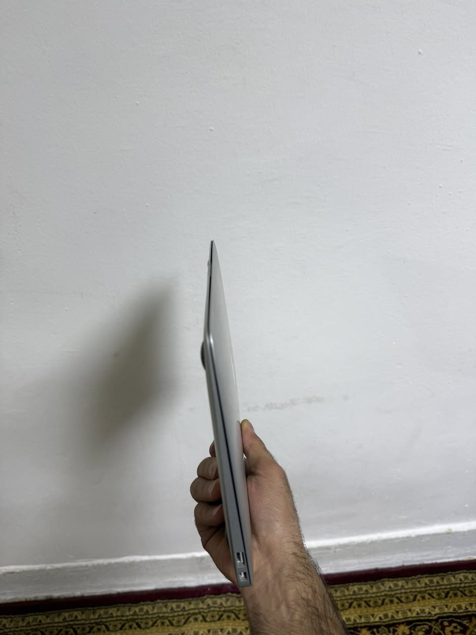 السلام عليكم MacBook Air سوبر سلم  2015 core i5 حجم 11انج رام 4 هارد 256 ssd كيبورد وعلامة ابل مضيئه ويا شاحنته الاصليه 60W سعرها 175 وبيها مجال بسيط مكاني تكريت 

***********
