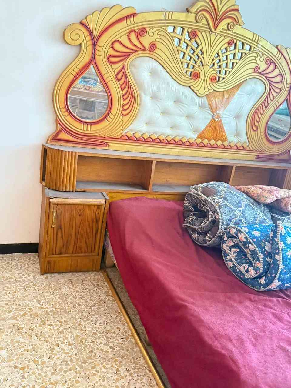 السلام عليكم للبيع السعر 525 وبيه مجال بصيط مكاني بغداد الشعب ***********
