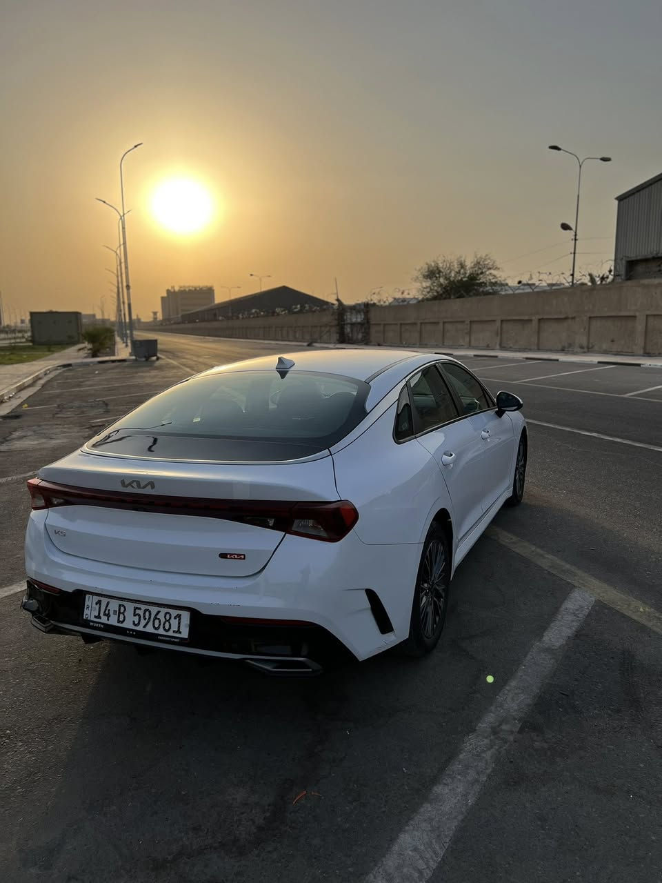 السلام عليكم
K5 للبيع 
مديل 2023
وارد أمريكي صور الحادث داخل المنشور 
السيارة حره بأسم البائع 
السعر 185$
الرقم ***********
