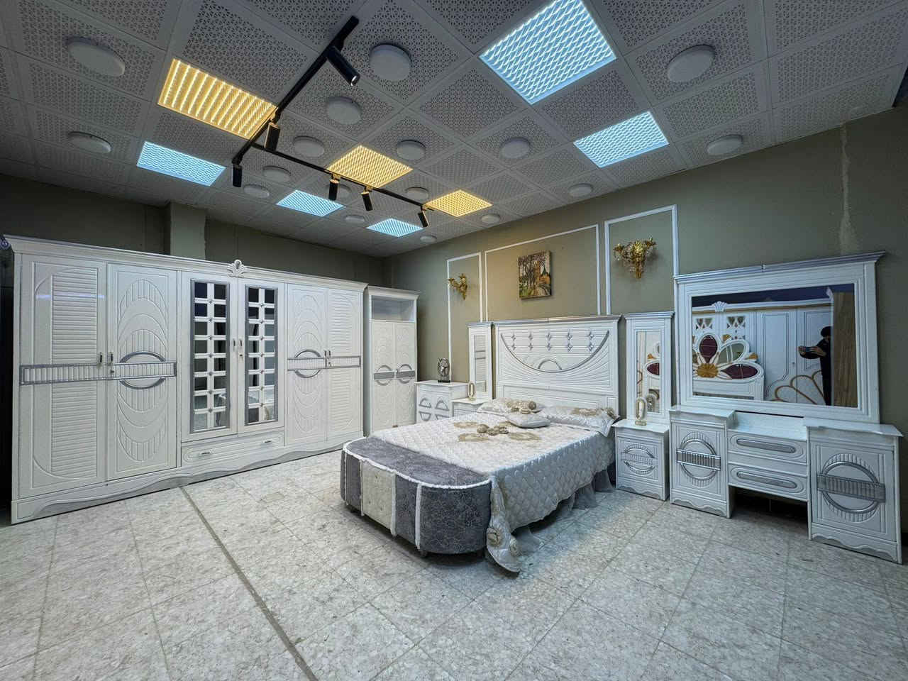 السعر // مليون فقط 😍

🔅تفاصيل الغرفة المرمري  ....

 خارج ٤ملم ام دي اف 🔺
وداخل صاج ٣ملم 
صبغ حراري  درجة اولى 

عدد القطع  ٧ قطع 😍
🔺1 //جرباية  قياس  ١٦٠ × ٢٠٠ 
🔺//ميز جانبي ايسر قياس ٥٠
🔺2// وميز  جانبي  قياس ٥٠
🔺3// زاوية ارتفاع مترين عرض ٨٠
🔺4// وميز بلازمه  
🔺5//وميز مراية ارتفاع مترين عرض ١٢٠
🔺6// وكنتور ٦ باب  ارتفاع مترين و١٥ طول ٣ متر و١٥

القطعه الثامنة حسب الطلب شازلون
سعرها ٥٠ الف ❤️

(توصيل مجاني مركز بغداد )
التوصيل يشمل الشد مجاني 🔥
(اطراف ٥٠)
باقي المحافضات حسب البعد
شازلون سعرها ٥٠ الف
شازلون مخزن ٧٥ الف


**إذا كنت صاحب هذا الإعلان وتريد حذفه لأي سبب، رجاءا أرسل رسالة إلى الدعم الفني**