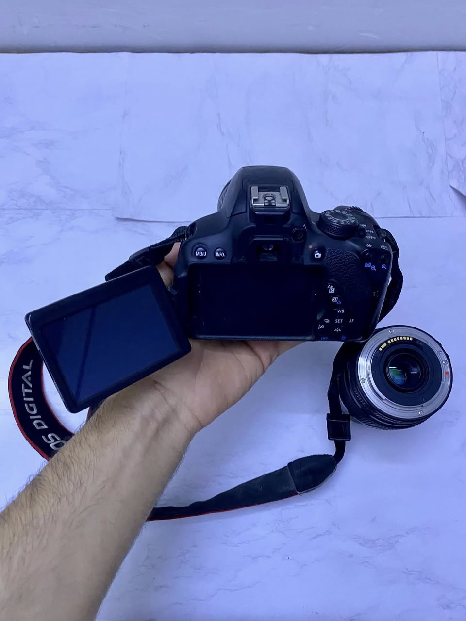 للبيع مكاني بابل مركز
كانون d700  استخدام عائلي 
عدسة ياباني ٧٠-٣٠٠
عدسة ٥٥-١٨
شاحنة اصلية 
بطارية اصلية
سعرها ٤٥٠ وبيها مجال


**إذا كنت صاحب هذا الإعلان وتريد حذفه لأي سبب، رجاءا أرسل رسالة إلى الدعم الفني**