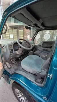 ام عيون للبيع موديل2002 رقم بغداد سياره مكفوله شاصي رقم شاصي  واضح مشر...