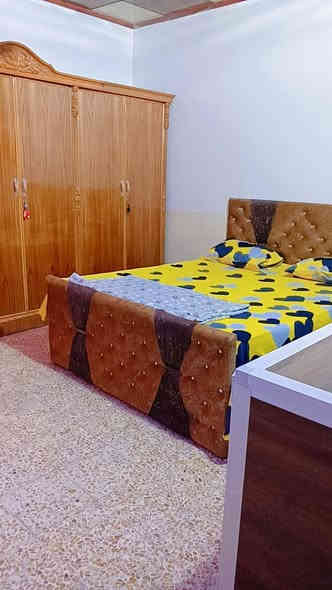 السلام عليكم بيت للبيع 150متر 
العنوان علوه الفحل يم سوره العباس ع 
بناء جديد السقف صب والارضيه صب
يحتوي على غرفتين وصاله واستقبال 
ومطبخ حار وبارد وصحيات داخليه وخارجيه 
وفسحه بيت كامل من كلشي السعر 55للاستفسار ***********
