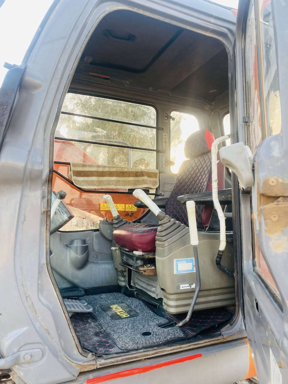 سلام عليكم زت عادي البيع موديل 2001وقم الماني بابل حجم 200Lcجاهزه العمل ***********
