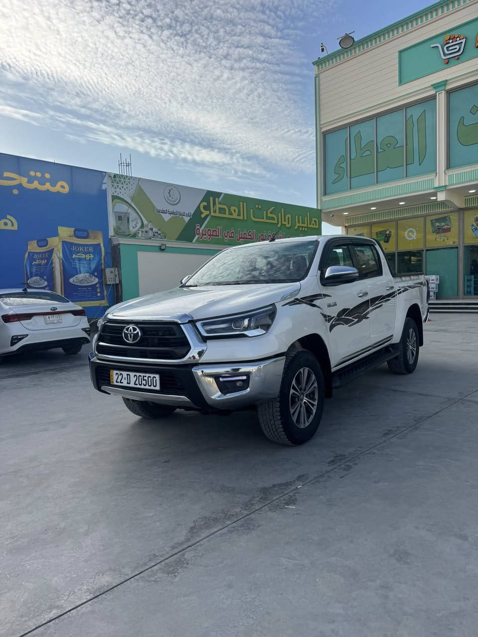 السلام عليكم للبيع تويتا هايلوكس 2022سعودي ماشيه 88الف  
مكاني واسط الصويره 
***********
