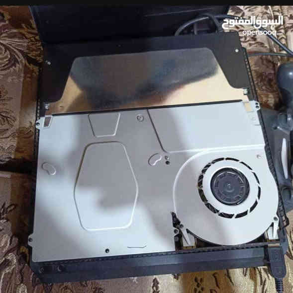 بلي ستيشن4 سلم ما مفتوح ونضيف  بلي نضيف ما مفتوح ويا يدات ثنين وحدة اصلية والثانية تجارية وياهن شاحنات ثنين لليدات اصليات ويا فيفا 2025 وجي تي اي بلي اون لاين مو مهكر وتجي تفحصة وتشوفة وتاخذة ومكفول من كلشي
السعر 275 وبيه مجال قليل ***********
