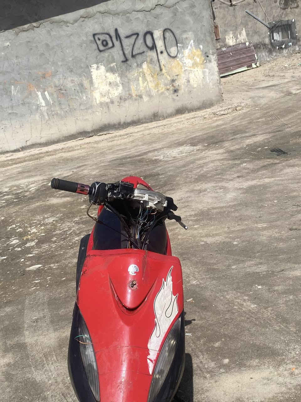 سلام عليكم دراجه ماكس عدل
دراجه مفتوحه بوشتها 55 دراجه انطيك بيه شلعه ومعدل كهربأيتها شغاله بس نقصه باتري سعر500وبيه مجال
الاستفسار ***********
