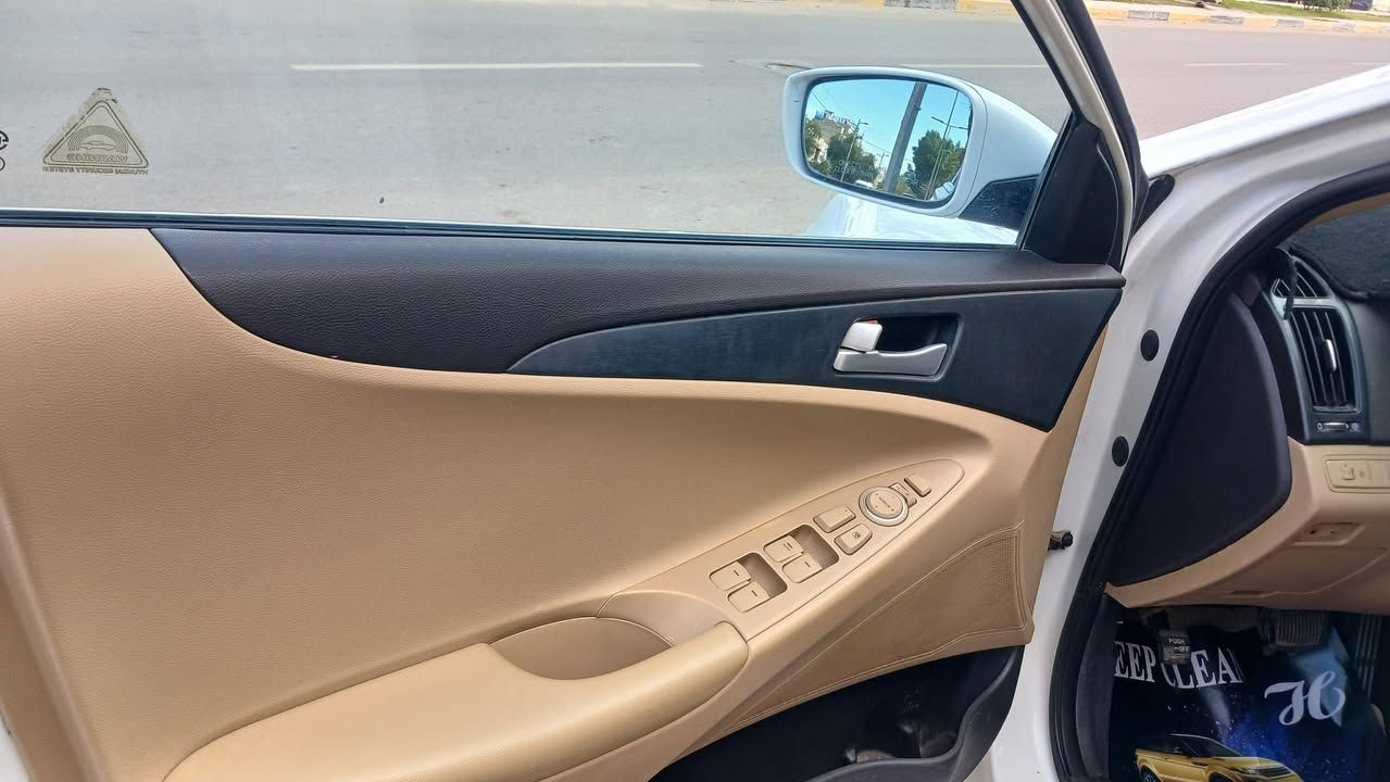 سلام عليكم
سوناتا خليجي الشركه العامه
محرك ٢٤٠٠ دوش
ماشيه ١٦٠ الف 
السياره كير ومحرك كفاله
قطعتين تبريد
مري قابل لطي
اشاره بالمري
المقدس بعده منازل
السياره بيها قطعتين صبغ الباب عكس السايق والباب خلف السايق اثر شخوط بسيطه حداديه جاهزه 
السياره بسمي الرقم بغداد الدولي
السعر ١١٨ وبيها مجال
***********
مكانها شارع الربيع
