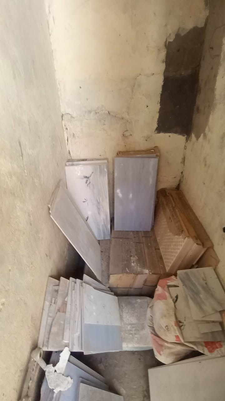 سيراميك جداري ايراني خاص للصحيات قياس 60×30 سم زايد وبالكارتون مامفتوح عدد 11 كارتون وكل كارتون بي 10 قطع وعندي مال ارضية جدد  قياس 30 سم نوع هندي درجة أولى وغير مستخدمات بحدود 16 قطعة  موزاييك مستعمل قياس 35 سم عدد 135 قطعة بيهن مثلومات من الزوايا بحدود 10 قطع المكان بالشهداء


**إذا كنت صاحب هذا الإعلان وتريد حذفه لأي سبب، رجاءا أرسل رسالة إلى الدعم الفني**