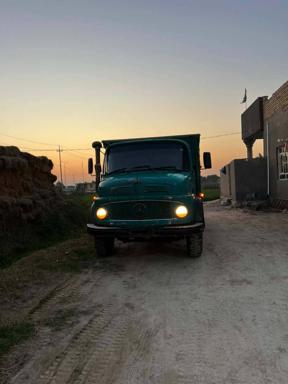 سلام عليكم سياره مارسدس مكفولة كاله عامه مداور ثاني يوم رقم بغداد بسمي رقم انكليزي *********** انتصال عله هاذه الرقم مكلف بل نشر😇
