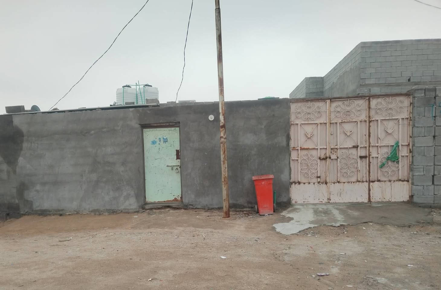 بيت للبيع في البصره الزبير قرب النائب علي شداد الفارس مساحه ١٨٠ لاستفسار  *********** مكلف بل نشر فقط
