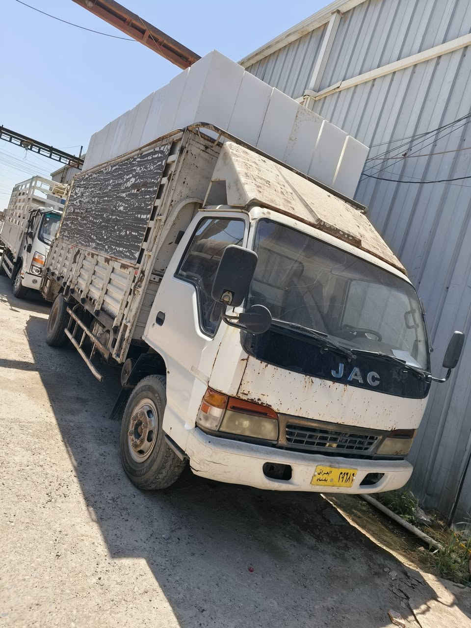 السلام عليكم يوجد سياره نوع جاك (jac) موديل 2008 كير محرك اكسل مكفول وضمان حمل 4 طن السعر 100$ وبيها مجال للاستفسار الاتصال على الرقم (***********)
