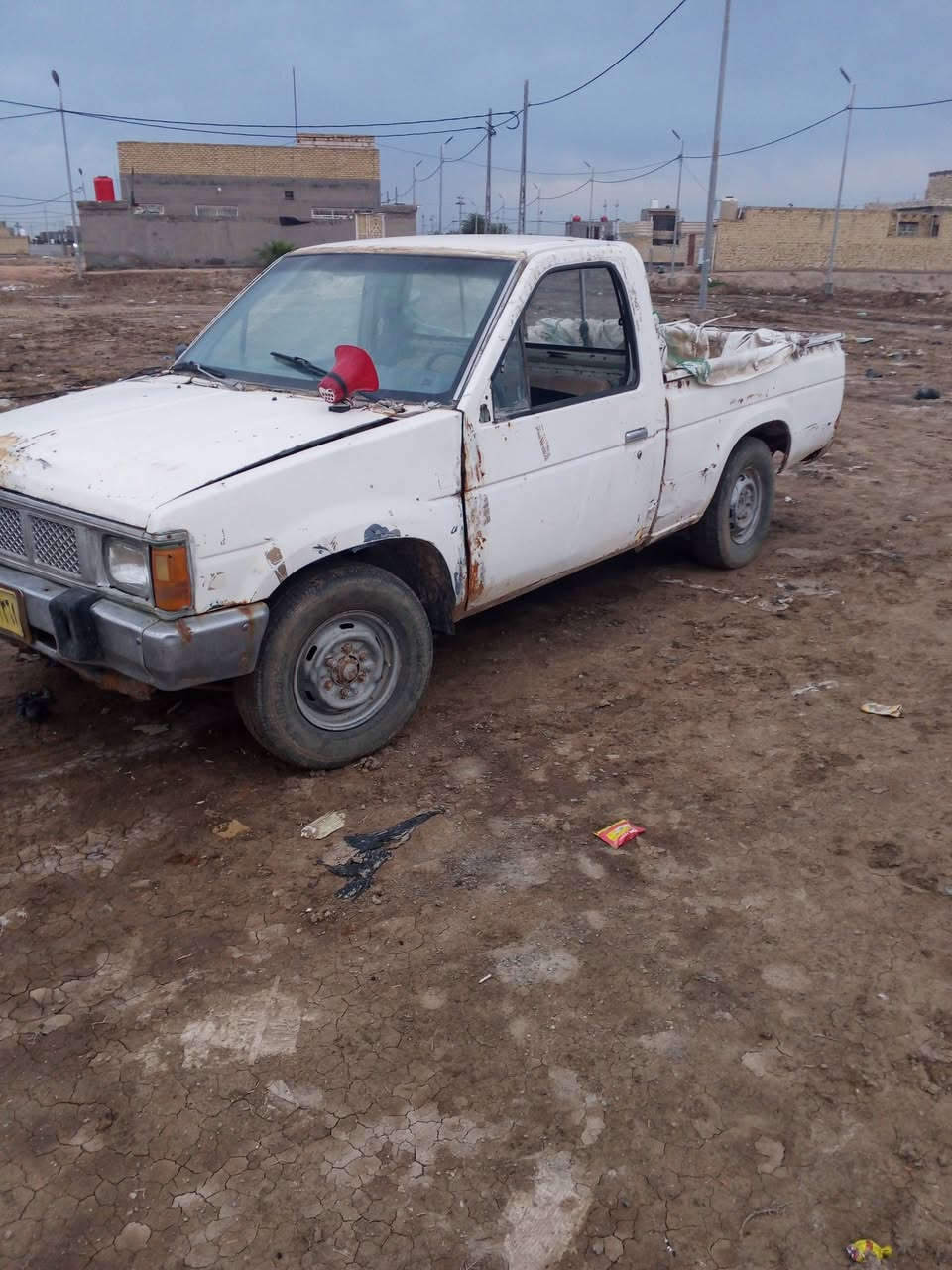 السلام عليكم سياره البيع او مراوس حسب القناعه سياره جاهزه بس المكينه بيهه خيط بخار كير جديد حداديه جديده الاستفسار ***********
