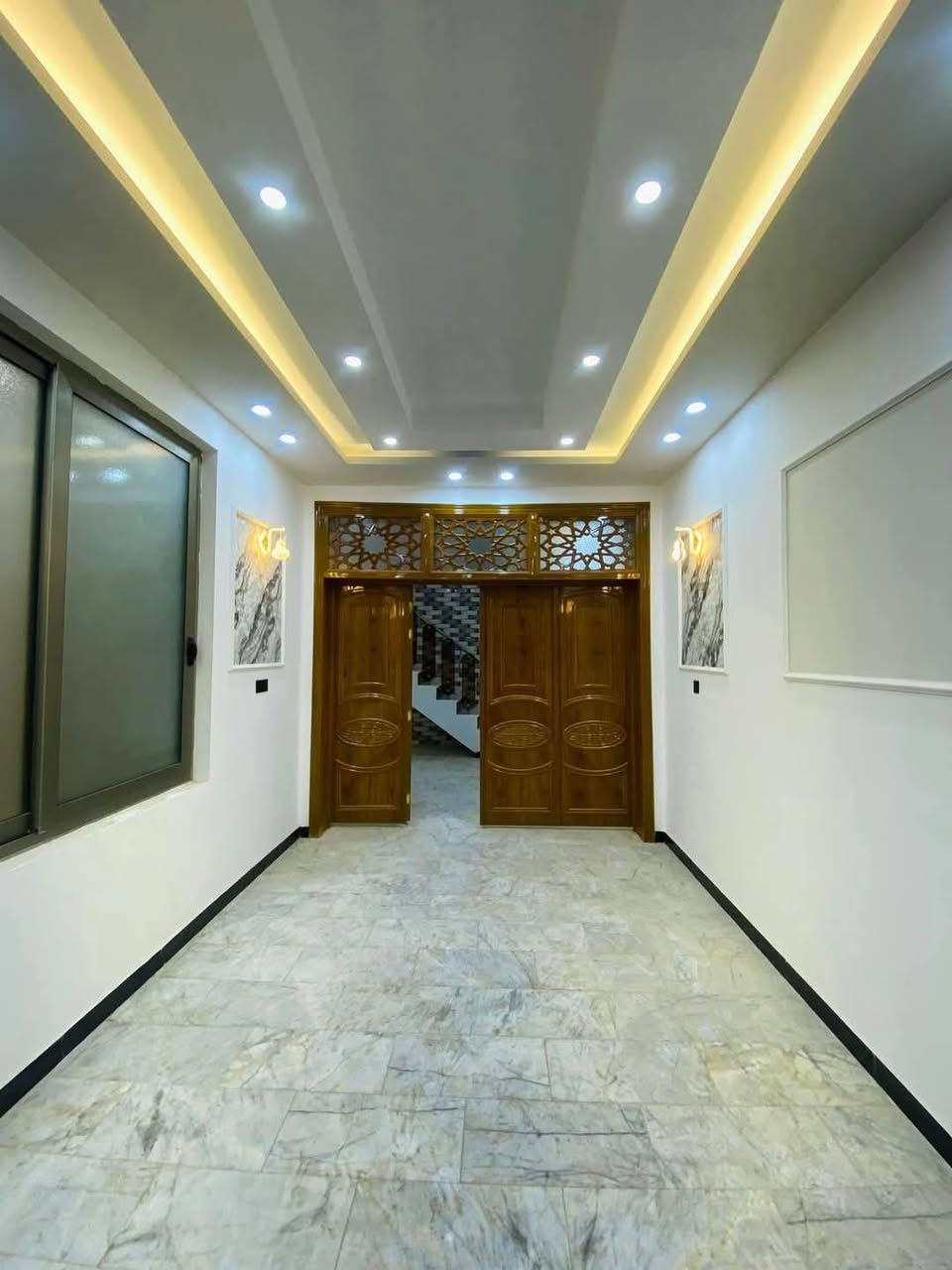 دار للبيع او مراوس و عله مبادرة في حي السلام مساحه ١٠٠متر ثلاث غرف نوم ٢صاله والاستقبال ومطبخ صحيات جديد غير مسكون مكان مميز جدا صب كونكريت بناه درجه اولى هندسي شارع 10 مفتوح على شارع 25 وشارع 15 مكان مميز جدا
مكتب الرحمن للعقار *********** احمد الكعبي
