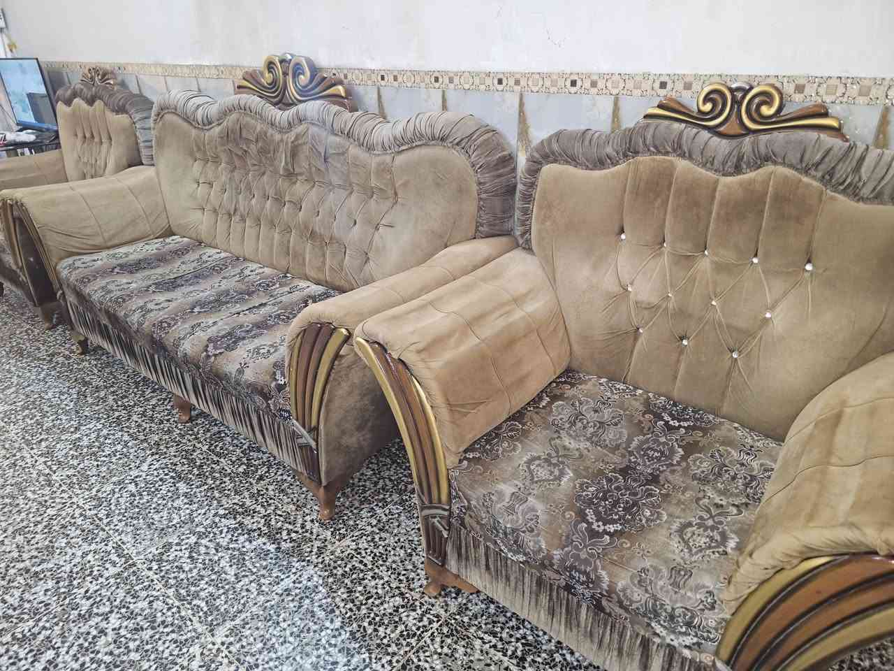 تخم قنفات للبيع ابو التاج 
عدد 10 مقاعد مثل مواضح بل صوره
السعر 250 الف وبيه مجال مستعجل على البيع
المكان بغداد الجديدة النعيريه  الرقم *********** متواجد واتساب وماسنجر

