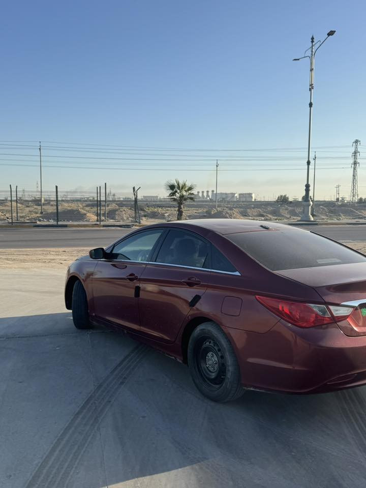 سلام عليكم سوناته ادوات ادوات
متومه رقم وسنويه
خط واحد بانزين  
كص جنطه 
سياره جاهز من كلشي كير مكينه حدادي تخم تاير 
لايت زنون عالي ناصي 
داخل عسلي 
مكاني البصره 
السعر 49بيه مجال قليل 
رقم تلفون ***********
