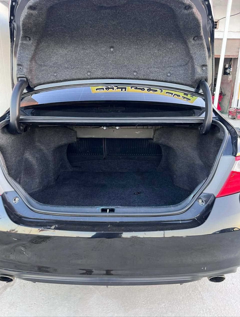 سلام عليكم للبيع كامري 2016 سياره بيها صبغ بابين اثر شخط شرط بدون فتح بدون ايرباك سياره كلش جديده
سياره مواصفات Xseفول مواصفات للخير 
فتحه سقف 
شفتات ستيرن 
بصمه دخول ذكي دوسات ترحيب 
كشنات هيتر وكهرباء وجلد 
شحن لاسلكي 
رادارات امامي خلفي وجانبي 
منضومت زنزون جديده 
تدفئه وتبريد ثلج 
سياره كامله مكمله تخم تاير جديد صدر امامي خلفي جديد
سياره كامله من كل نواحي 
مكان سياره ديالى  اي ستفسار ***********
