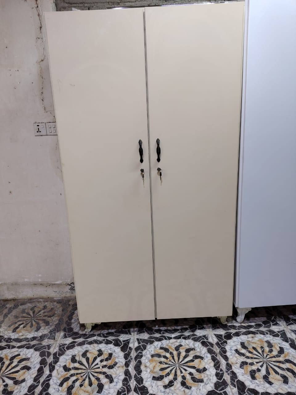 يا الله 
 لبيع وشراء الاثاث 
كناتير بابين 2و3و4
كناتير سليماني 5و6
غرف نوم بنوعاها 
ويوجد تفصال جرابي وكناتير وبوفيات حسب الطلب 
يرهم مراوس وشتراي جميع الاثاث داخل كركوك***********
***********واتساب 
عنون كركوك العروبه مقبيل منفذ نسيم قرب جامع الامام علي
