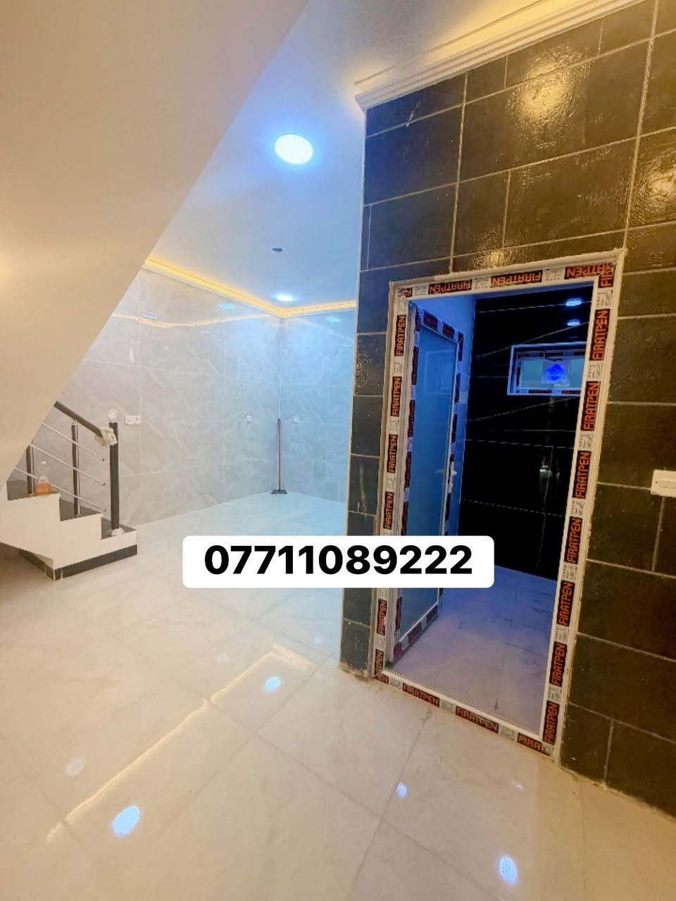 السلام عليكم
للبيع 50 متر طابو صرف 
طابقين ونص يحتوي على 
صالة ، مطبخ ، مناور ، صحيات
3 غرف نوم ، بيتونة ، سطح 
موقع بغداد حي الجهاد 
ديوان المخابرات خلف شارع 60 
للاستفسار *********** متوفر واتساب
