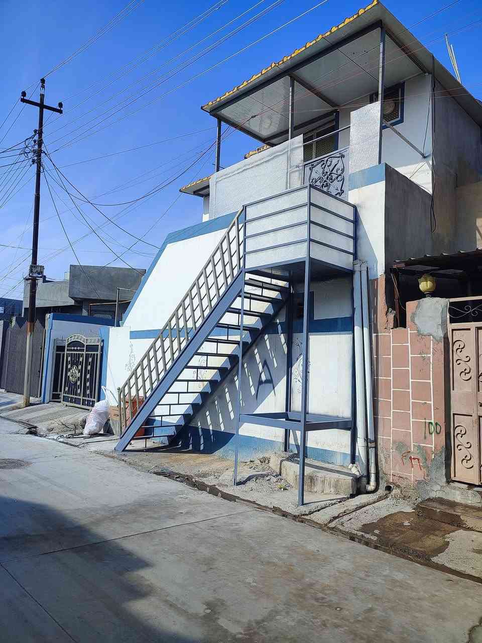 🏡 للإيجار
بيت الطابق الثاني للإيجار، مناسب للعوائل.
🔹 يتكون من: ✅ غرفتين نوم 2 ✅ هول ✅ مطبخ ✅ صحيات
📍 العنوان: منطقة أمام أحمد خلف – أسواق كريستال.
📞 للاستفسار والتواصل: ***********
