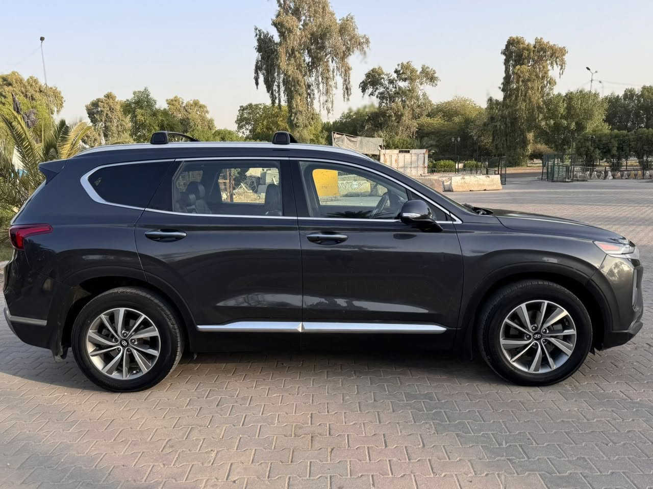 🚗 للبيع — هيونداي سنتافي 2020 — وارد أمريكي — أعلى فئة (فل كامل)
▪️ موديل: 2020�▪️ وارد: أمريكي�▪️ المحرك: 2000 تيربو�▪️ الممشى: 50 ألف ميل�▪️ الدفع: HTRAC (دبل)�▪️ الفئة: فول مواصفات / أعلى فئة�▪️ سقف بانوراما�▪️ داخلية جلد فاخرة�▪️ شاشة متعددة الاستخدامات�▪️ تشغيل وفتح بصمة�▪️ تحكم من المقود�▪️ جنوط وكالة�▪️ السيارة نظيفة جداً واستعمال مرتب
سيارة عائلية مريحة، أداء قوي مع محرك التيربو، جاهزة للفحص وما تحتاج مصروف.�📍الموقع: (بغداد / الكاظميه )�💰السعر: (185 ورقه ) —قفل


**إذا كنت صاحب هذا الإعلان وتريد حذفه لأي سبب، رجاءا أرسل رسالة إلى الدعم الفني**