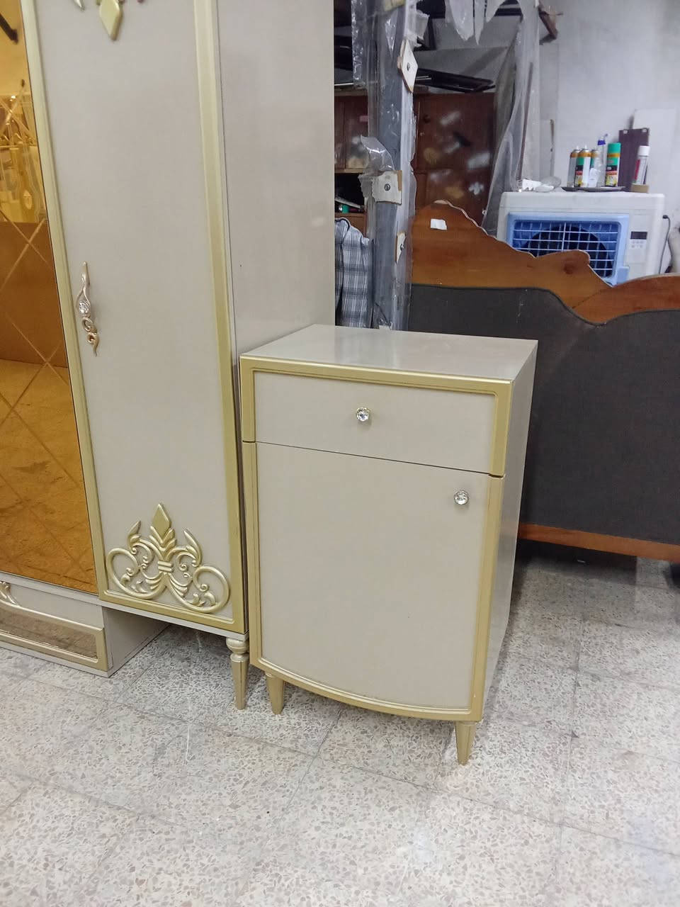 غرفه نوم تركي ملكي تسع قطع 

نظافه 100/100

شد ونقل كامل يصلك 

اي استفسار ع رقم او صفحه المحل او واتساب 

نستقبل الغرف التركي المستعمل او معارضه

***********
***********
