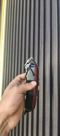 مكينه WAHL للبيع نضيفه حيل  معاها شاحنتها  07511510030 موصل حي الوحده
