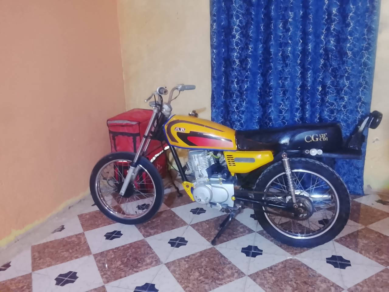 للبيع دراجه كلك شاصي ارشه مكينه رابيدو الاخوين دراجه جاهزه 400 وبيهة مجال ***********
