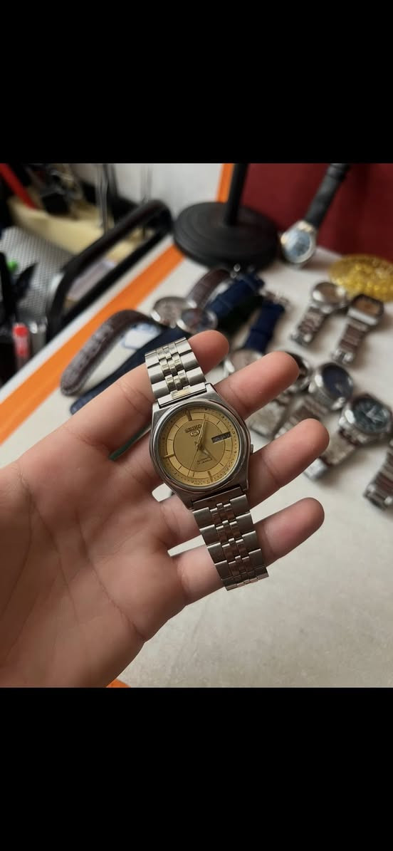 مجموعه ساعات للبيع كل قطعه وسعرها
للاستفسار يرجو مراسلتنا على الخاص ما صوره القطعه لمعرفه السعر او على الرقم التالي ***********
