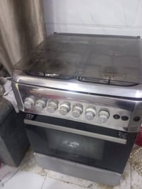 للبيع طباخ شغال كوله ونظيف قيمه واخذه 07829129298