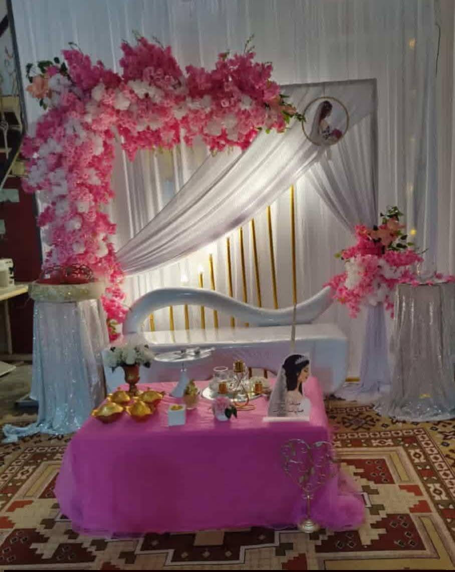 #كوشات_لمسه_الافراح  اجمل الديكورات  الحديثه وجميع الالوان وانسب الاسعار🔥
العروض مستمره ويانا الفرحه بفرحتين🤍 
#كوشات ##حنه #مهر #عرس #خطوبه ‏‪***********‬‏
