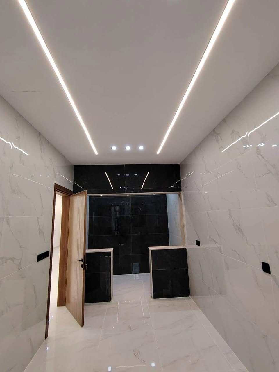 مكتب_الرواسي_للعقارات 
للبيع دار سكني سند طابو في حي الآخاء

قرب جامع الله واكبر مقابل الوطنية للتقسيط

المساحة ١٥٥م واجهة ٧م الا  اتجاه شروق تام

فرع الحدائق المربع الذهبي

ط١ غرفتين نوم وهول واستقبال ومطبخ وصحيات وكراج وحديقة مقابل الدار

ط٢ ثلاثة غرف نوم وصحيات

للإستفسار مراجعة المكتب او الاتصال على الأرقام التالية   عمار العبيدي   
***********
*********** واتساب
  ايمن   
 ‏‪0750 214 4093‬‏    ‏
‏‪0775 630 2993‬‏ واتساب 
ابو سند 
‭0 775 714 2899‬
عنوان المكتب حي النور سايدين دانية ماركت مقابل افران الرائد   #الرواسي_للعقار
