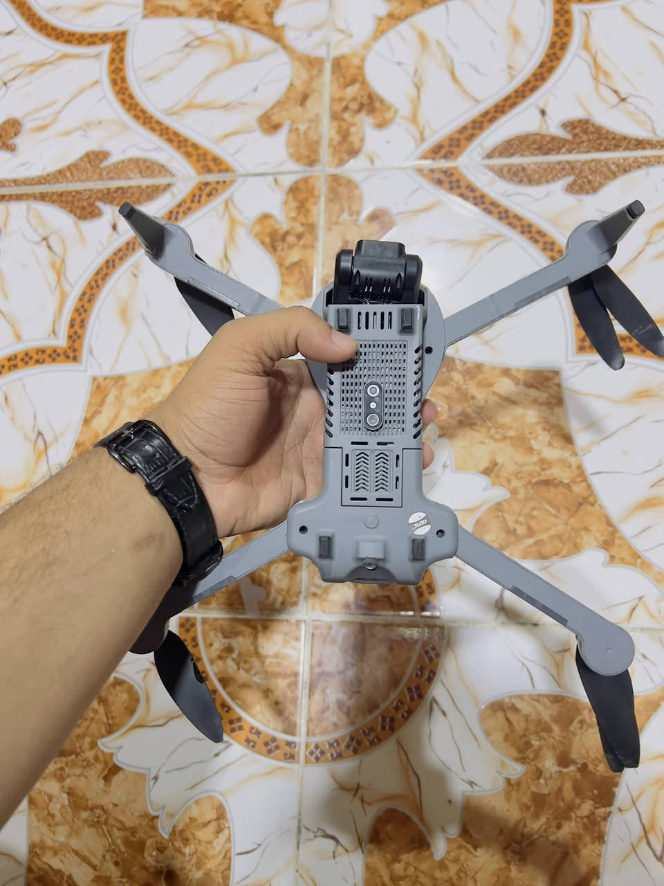 السلام عليكم درون F13  كامل ملحقاتها شغاله تصوير واضح  مع بطاريات 2 ريش  إضافيه


**إذا كنت صاحب هذا الإعلان وتريد حذفه لأي سبب، رجاءا أرسل رسالة إلى الدعم الفني**