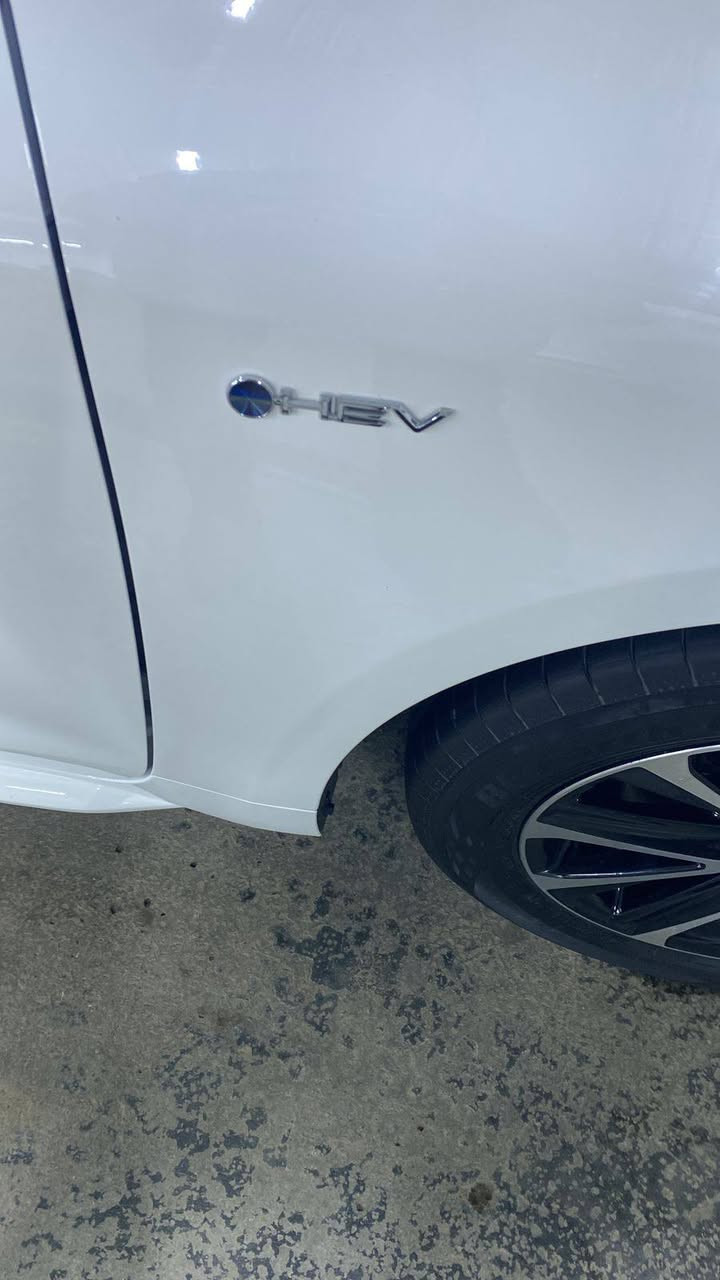 السلام عليكم للبيع Toyota Corolla 2025 Hybrid شكل الامريكي 
مكفوله كفاله عامه 
ماشيه 2000km فقط 
السعر 23مليون د.ع
للاتصال ***********
المكان بغداد
