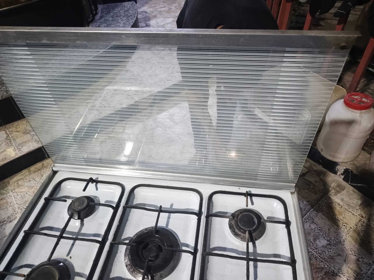 السلام عليكم طباخ ايطالي باب اول شغال جديد حتى الكهربائيات شغاله للبيع السعر 950 الاستفسارالرقم الاتصال على الرقم***********
