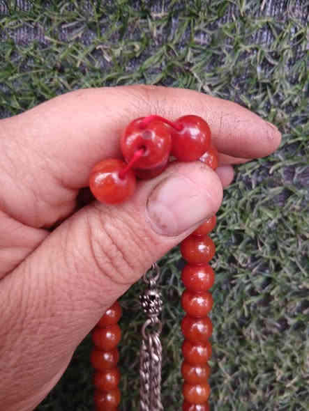 اللهم صل على محمد وآل محمد ✨. للمدير/المشرف: يرجى ترخيص نشر الإعلان التالي: 📿 مسبحة مسكية نادرة قديمة للبيع، عدد حباتها 45 حبة. بلون كهرماني دافئ، قطعة استثنائية لعشاق النوادر. التواجد في بغداد / سبع أبكار ولا يتوفر توصيل. للاستفسار عن السعر والتفاصيل الاتصال بالرقم: ***********. شكرًا جزيلاً. 🙏
