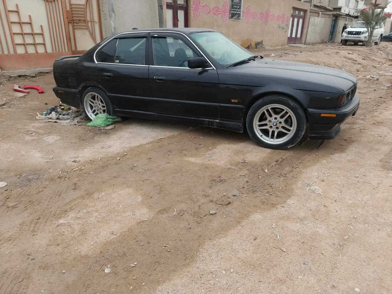 سلام عليكم
للبيع بي ام 525 مسكر
كير عادي
مكينة وكير كفالة عامة
غرفة جديدة
حدادية جديدة هستوني شادهة
رقم نجف سنوية نافذة صارلها 4سنوات تريد تحويل تريد وكالة 
السعر 42ورقة وبيهة مجال
مكان السياره ناصرية مركز 
الاتصال ***********
