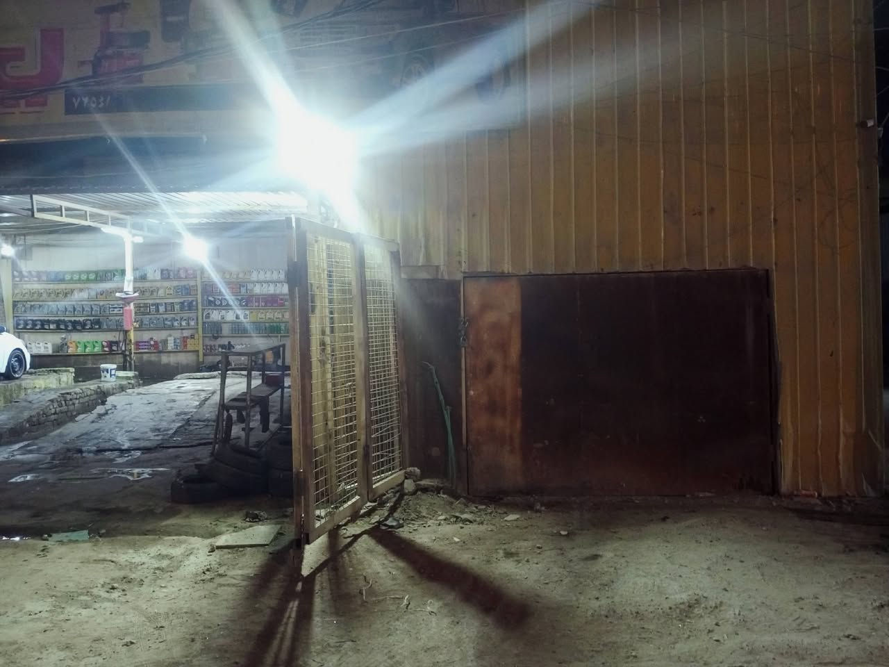 السلام عليكم محطة غسل و تبديل دهن للبيع مع ايجار سنه مجاني ثلاث رمبات غسل + و رمبه ستوتات + غرفة ضيافة + غرفة مخزن طابق ثاني  + غرفة بنچر من ضمن المحطة + جهاز السكرو مجفف دواخل + جهاز رغوة + ثلاث كمبريسرات هواء + ست خزانات ماء سعة الف لتر  الموقع النجف شارع الحولي عمود 1
للتواصل : ***********
