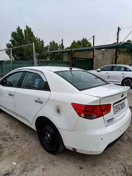 السلام عليكم 
سيراتو للبيع موديل 2012 لون ابيض
مكفوله ماعده الموضح بالصورة 
محورة غاز 
الويل كب القديم موجود عدد (4)
فول مواصفات عدا البصمة
شاشة
حساس خلفي
شفتات ستيرن
كاميرا
فتحة سقف
تحويل سنويه فقط مو وكالة
السعر 107 بيها مجال
بغداد📍
***********
***********
