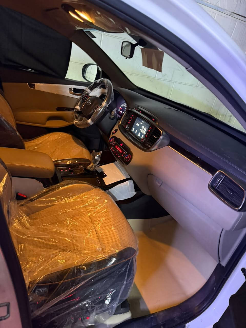 سلام عليكم 
كيا سورنتو موديل 2018 
خليجي مكفوله كفاله عامه 
كير ومحرك كهربائي كفاله 
محرك 6 سلندر 
7 راكب شاشه كأمره تحكم ستيرن 
سايد بريك دكمه
ماشيه 100 الف
باب خلفي كهرباء 
حساسات أمامي وخلفي 
كشنات كهرباء
كشنات جلد 
رقم بغداد الدولي 
السعر 218 وبيه مجال
مكان السيارة بغداد البلديات 
رقم ***********
